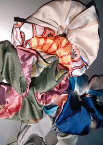 Pack Of 4 Scrunchies