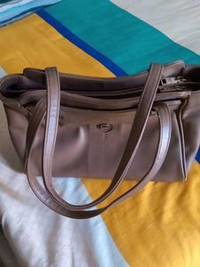 Ladies Leather Bag 🎒