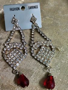 Beautiful Earings White Stones