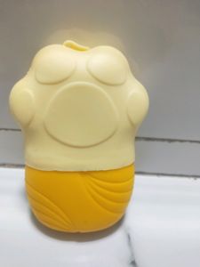 Non Slip Silicone Face Ice Cubes Easy Grip New Unique Shape ice Roller Base Reusable for Beauty  ( 1 pc )