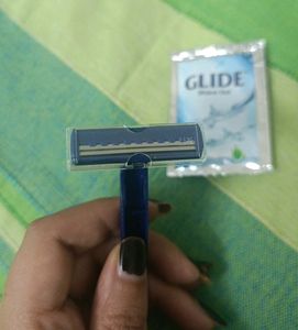 New &amp; Unused Set Of 5 Disposable Razor &amp; Glide Gel