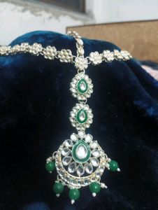 bridal jewellery set in green trending jeweller