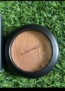 MAC highlighter (whisper of glit)