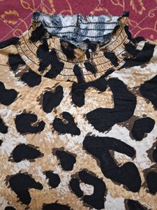 💥 PRICE DROP💥Animal Print Polo Neck Women&#39;s Top