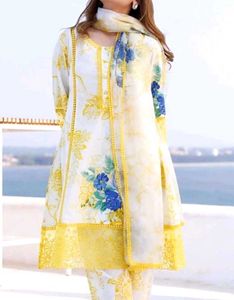 beautiful  ⭐ lace detail pakistani Suite