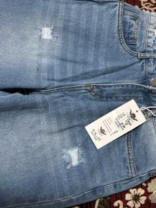KNEE CUT JEANS FOR WOMEN&#39;S