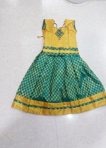 Beautyful Traditional Dress For 5 To 6 Years Old Girls