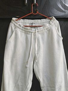 MENS WHITE PULL AND BEAR LOOSE FIT TRACK PANT