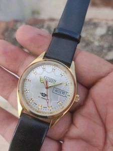 Vintage Citizen Automatic Men&#39;s Wrist Watch Japan Made Model 8200 Look Like New
