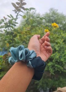 Double Coloured Scrunchy