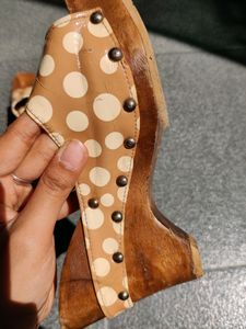 WOODEN HEELS