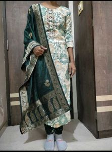 Elegant Floral Print Kurta Set