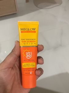 Me glow Sunscreen SPF 50