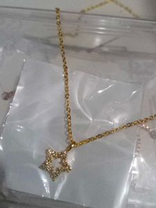Gold Star Pendant Necklace