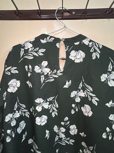 Floral Print Keyhole Blouse