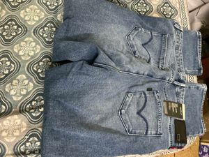 Levi&#39;s jeans