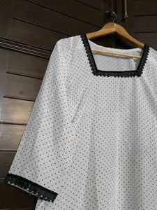Women White black Polka Dot Printed Straight Kurta