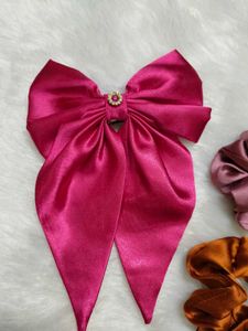 one bow and two scrunchies