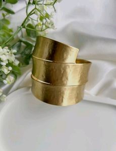 Golden Wave Hand Cuff