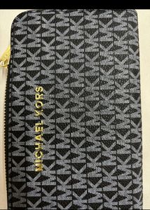 🔥 Your First Branded Clutch❤️