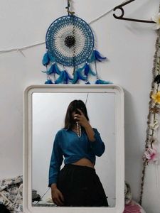 sea green shirt