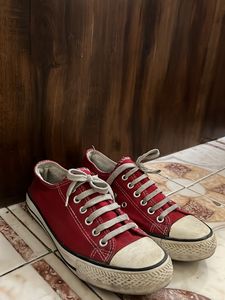 RED CONVERSE SHOES (UNISEX)