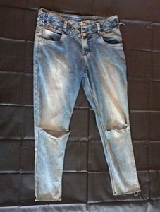 Distressed Knee Jeans