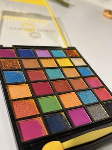 Colors Queen Eyeshadow Palette