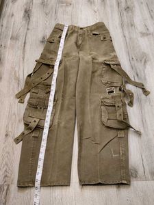 Ma2412 Sabrin cargo jeans waist 22 inches