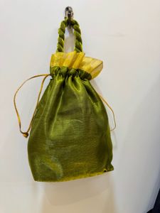 Mehendi look Drawstring Pouch
