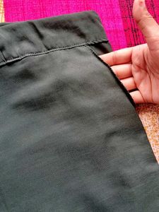 Black &amp; Green Casual Pants