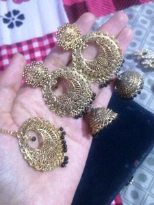 Traditional Maang Tikka &amp; Earrings Set