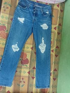 Distressed Levi&#39;s Jeans
