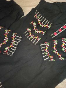 Embroidered Kurta Set With Pant