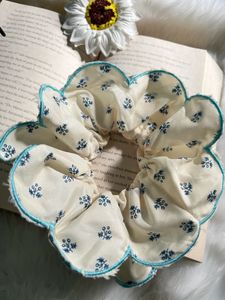 Pinteresty Scrunchie