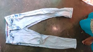 Light Wash Ripped Jeans