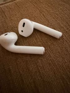 Apple Airpods 2 with Case