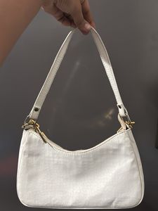 White bag with golden Chain Detail Shoulder Ba