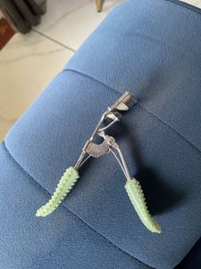 High Quality Eyelash Curler In Color Mint Green
