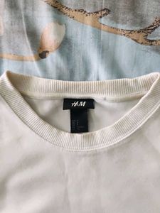 Stylish White Sweatshirt