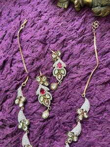 AD Elegant Kundan Necklace &amp; Earring Set