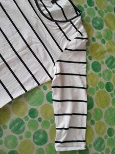Black Stripes White Top Full Sleeves