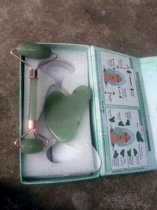 Oriflame Jade Roller &amp; Gua Sha Face Sculpting Set
