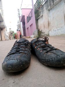 Trekking Shoes best under 200