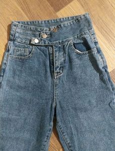 Trendy Cropped Jeans!!