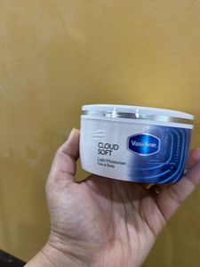 Vaseline Cloud Soft Moisturizer