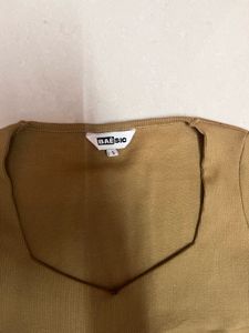 Baesic Ribbed Top! Size S