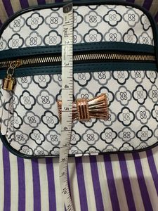 BRAND NEW LADIES SLING BAG