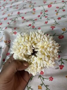 WHITE GAJRA FOR HAIR