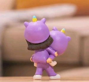 Girl On Boy&#39;s Shoulder